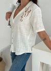 Omzu Dantel Detaylı Gömlek