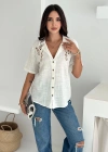 Omzu Dantel Detaylı Gömlek