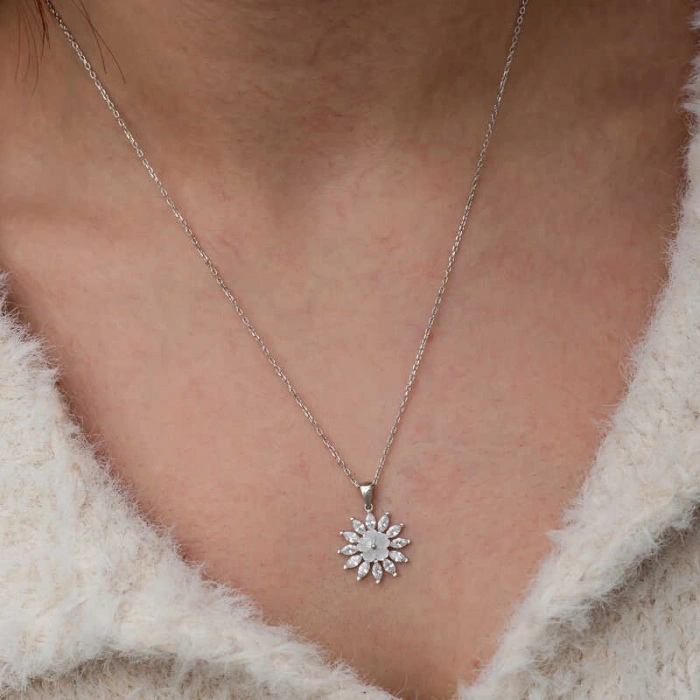 Kadın Gümüş Beyaz Manolya Çiçeği Kadın Kolye