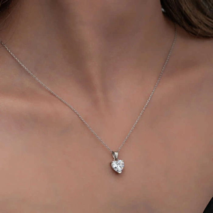 Kadın Gümüş Beyaz Taşlı Kalpli Kadın Kolye