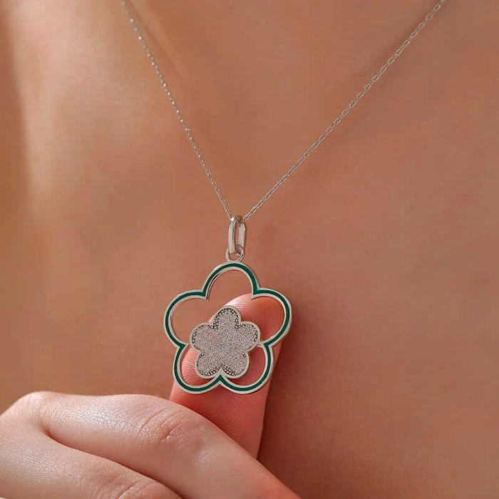 Kadın ​Gümüş Çiçek Desenli Kadın Kolye