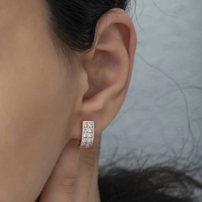 Kadın Gümüş Çift Sıra Beyaz Taşlı J Kadın Küpe