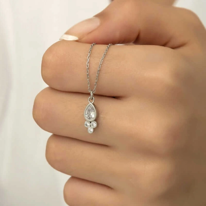 Kadın Gümüş Çiğ Damlası Tektaş Bayan Kolye