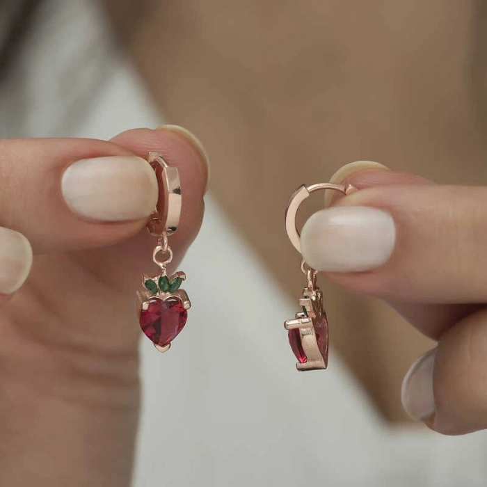 Kadın Gümüş Çilek Figür Meyve Küpe