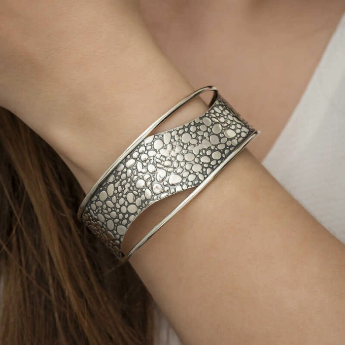 Kadın Gümüş Eskitme Desenli Bayan Bilezik
