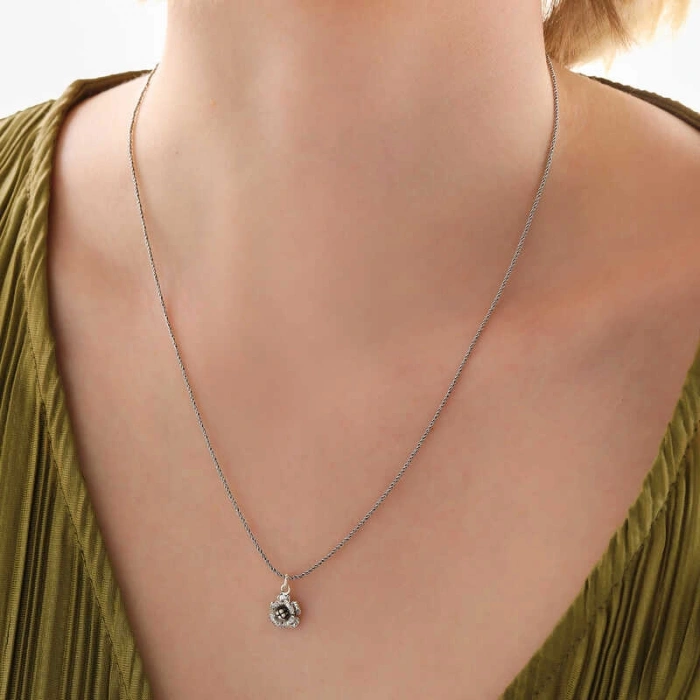 Kadın Gümüş Gül Kadın Kolye