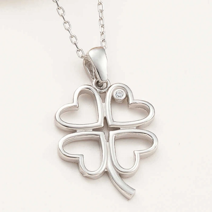 Kadın Gümüş Kalpli Dört Yapraklı Yonca Kadın Kolye