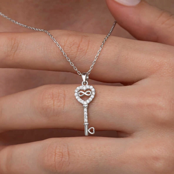 Kadın Gümüş Kalpli Sonsuzluk Anahtar Kadın Kolye