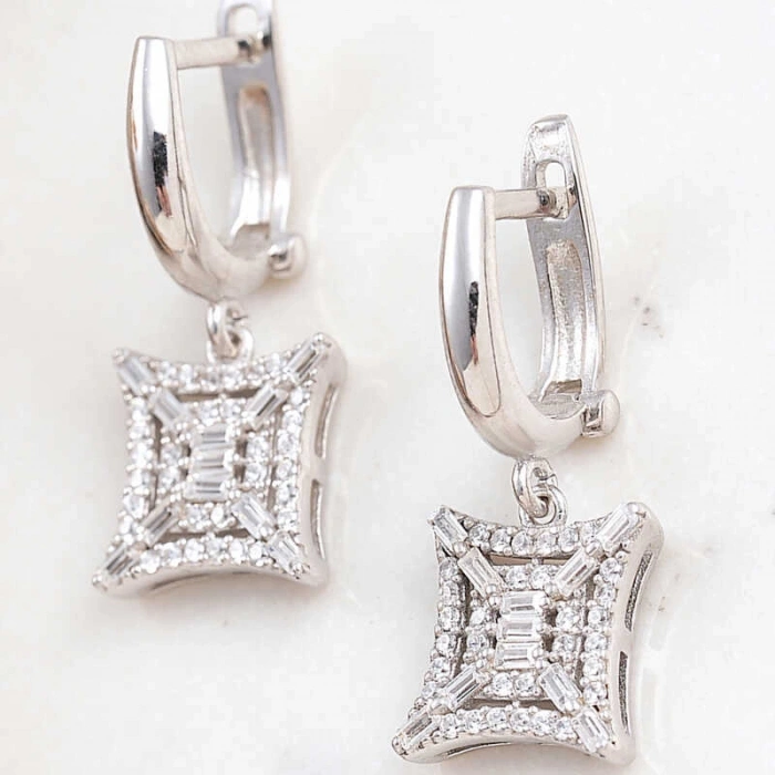 Kadın Gümüş Kare Zirkon Taşlı Kadın Küpe