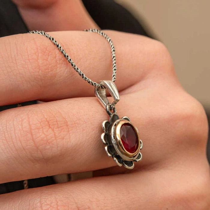 Kadın Gümüş Kırmızı Taşlı Çiçek Model Kadın Kolye