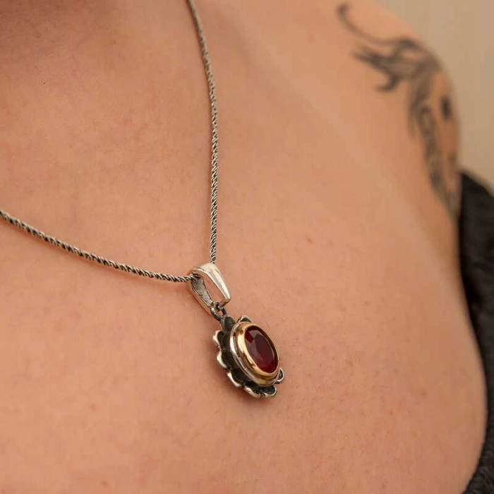 Kadın Gümüş Kırmızı Taşlı Çiçek Model Kadın Kolye