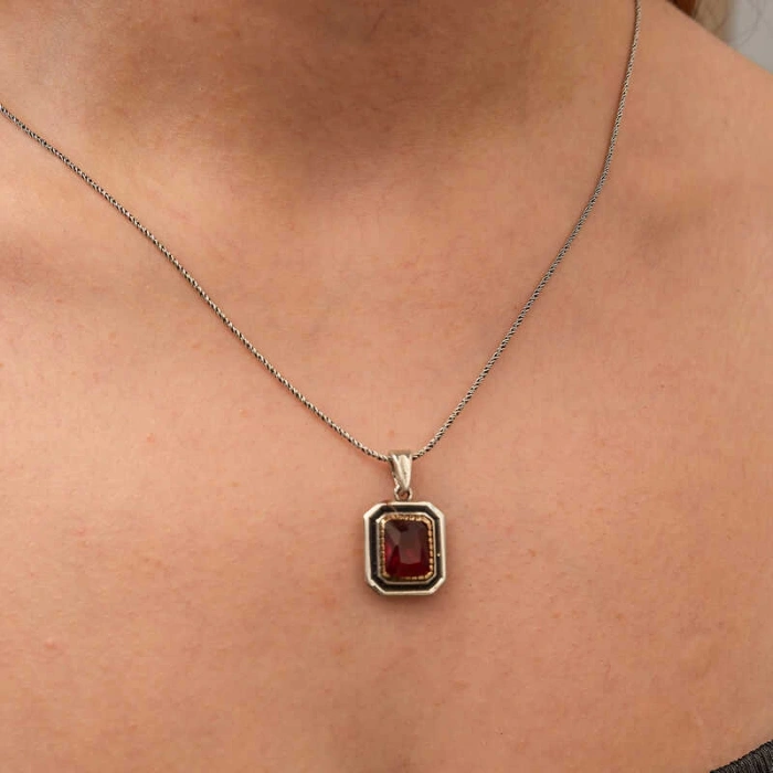 Kadın Gümüş Kırmızı Taşlı Dikdörtgen Kadın Kolye