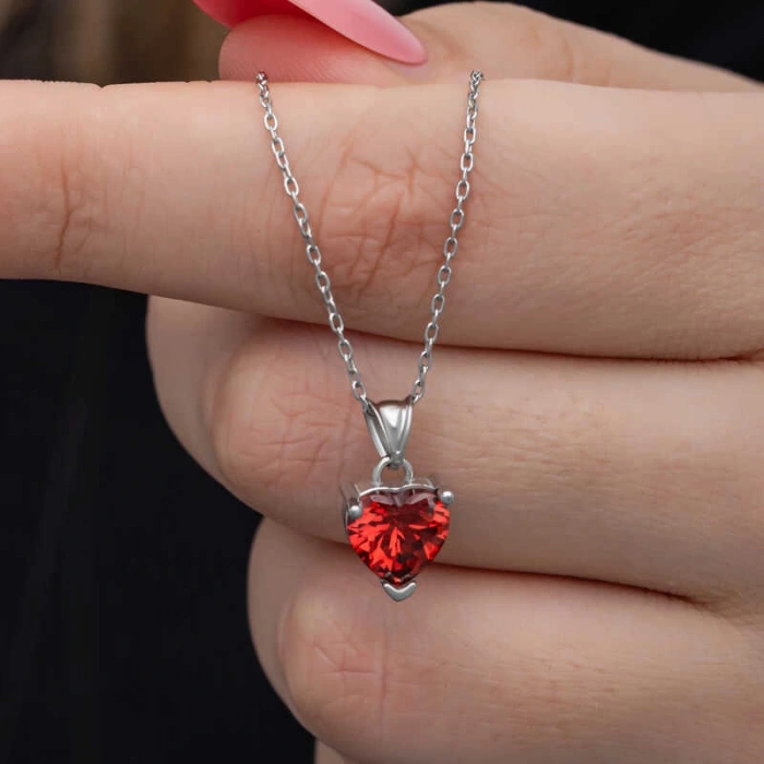 Kadın Gümüş Kırmızı Taşlı Kalpli Kadın Kolye