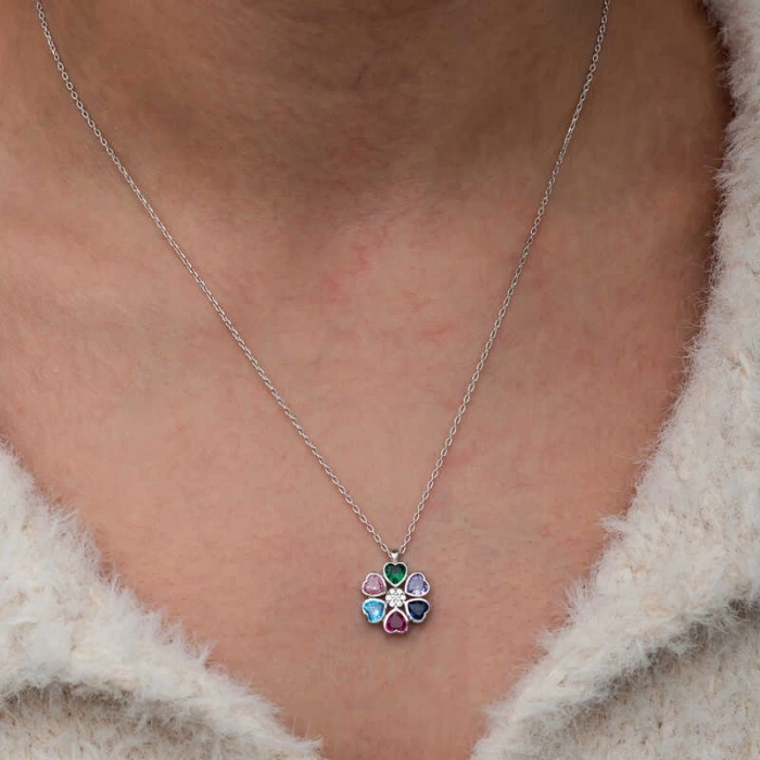 Kadın Gümüş Renkli Kalpli Çiçek Kadın Kolye