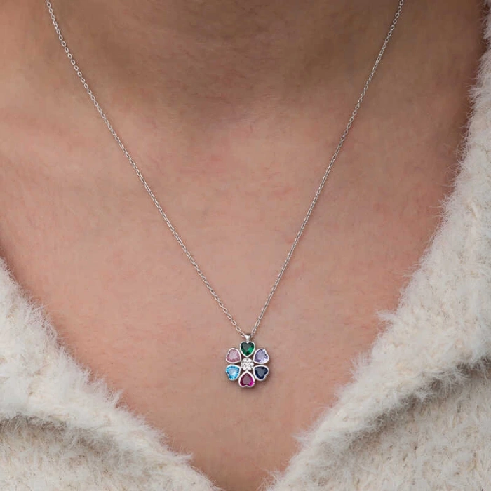 Kadın Gümüş Renkli Kalpli Çiçek Kadın Kolye