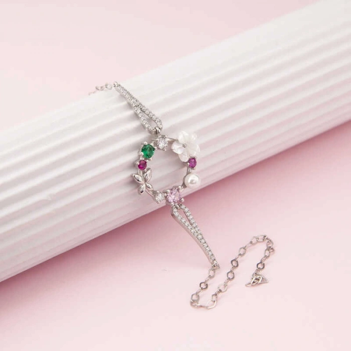 Kadın Gümüş Renkli Manolya Çiçeği Kadın Bileklik