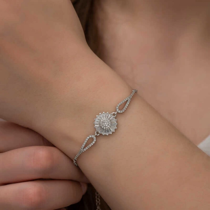 Kadın Gümüş Rodyum Baget Taşlı Sonsuzluk Bileklik