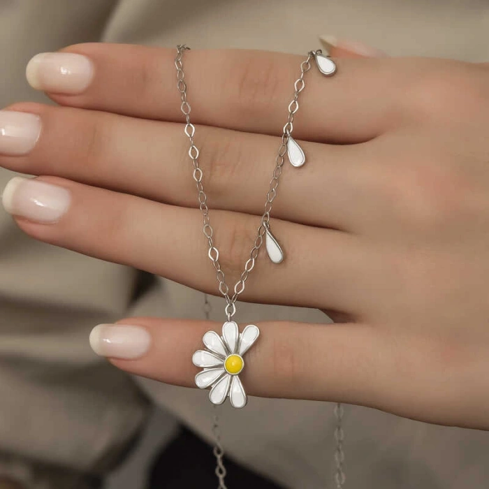 Kadın Gümüş Rodyum Papatya Seviyor Sevmiyor Bayan Kolye