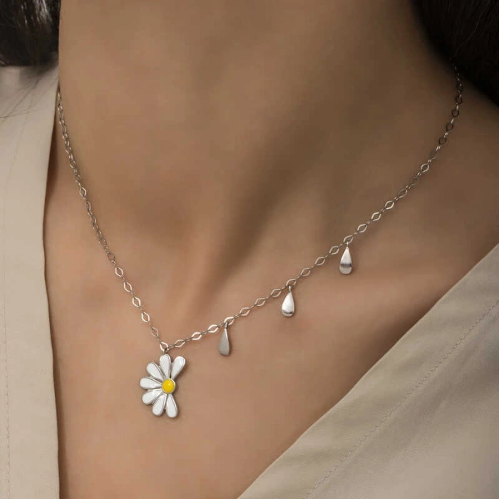 Kadın Gümüş Rodyum Papatya Seviyor Sevmiyor Bayan Kolye