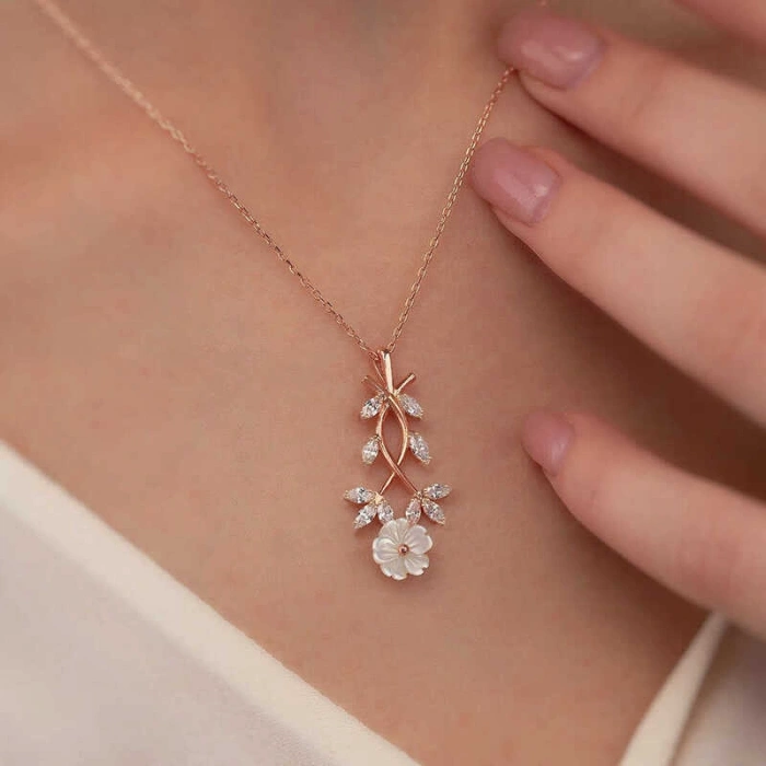 Kadın Gümüş Rose Beyaz Bahar Çiçeği Kolye