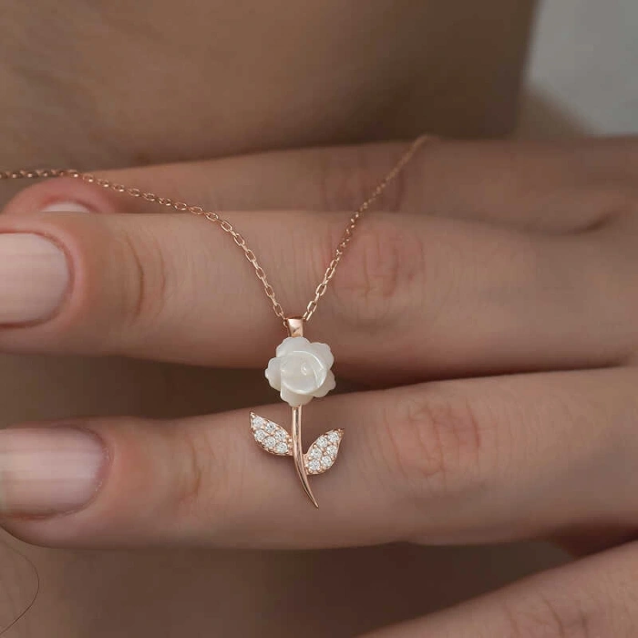 Kadın Gümüş Rose Beyaz Gül Kolye