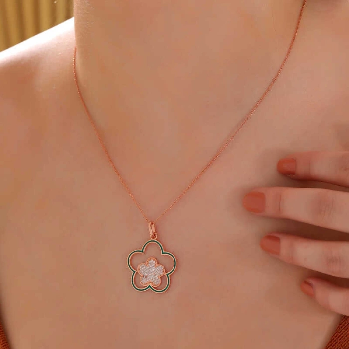 Kadın ​Gümüş Rose Çiçek Desenli Kadın Kolye