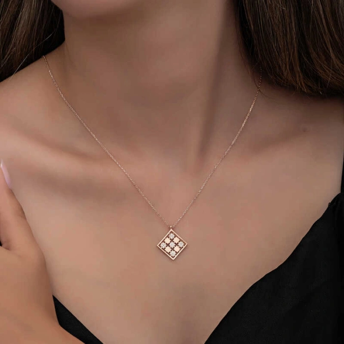 Kadın Gümüş Rose Dörtgen Zirkon Taşlı Kadın Kolye