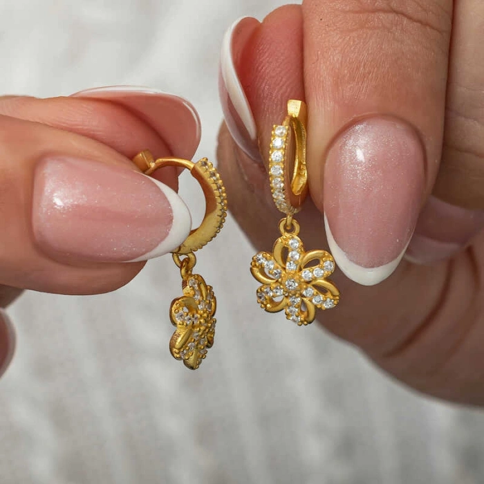 Kadın ​Gümüş Sallantılı Gold Çiçek Kadın Küpe