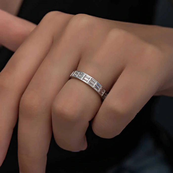 Kadın Gümüş Sıralı Baget Taşlı Kadın Yüzük