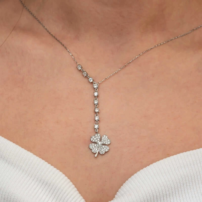 Kadın Gümüş Sıralı Zirkon Taşlı Yonca Kadın Kolye