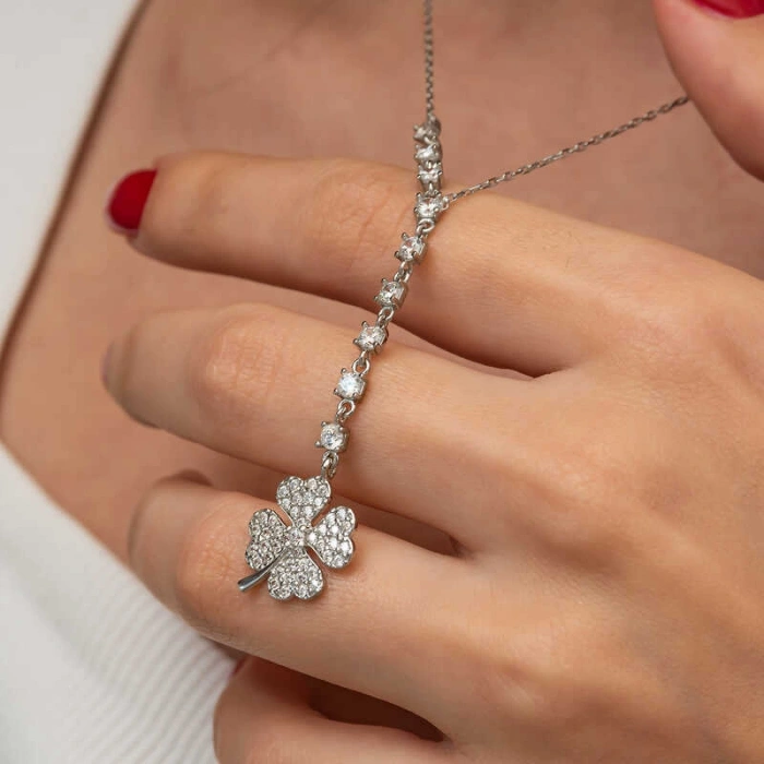 Kadın Gümüş Sıralı Zirkon Taşlı Yonca Kadın Kolye