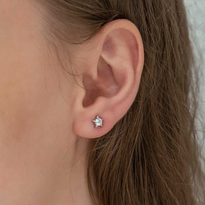 Kadın Gümüş Tek Taşlı Yıldız Çivili Bayan Küpe