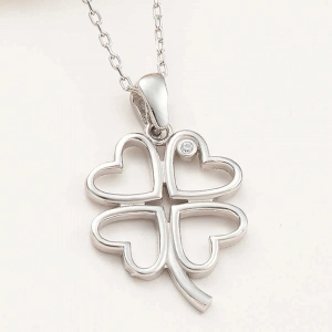 Kadın Gümüş Kalpli Dört Yapraklı Yonca Kadın Kolye