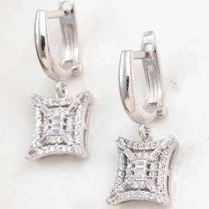 Kadın Gümüş Kare Zirkon Taşlı Kadın Küpe