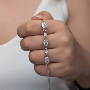 Kadın Gümüş Oval Taşlı Kadın Bileklik