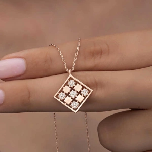 Kadın Gümüş Rose Dörtgen Zirkon Taşlı Kadın Kolye