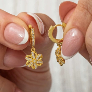 Kadın ​Gümüş Sallantılı Gold Çiçek Kadın Küpe
