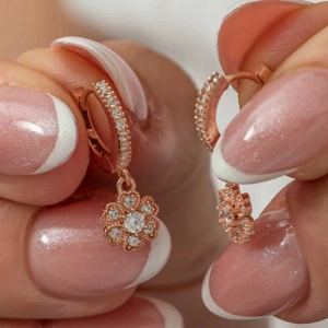 Kadın Gümüş Sallantılı Rose Minimal Çiçek Kadın Küpe