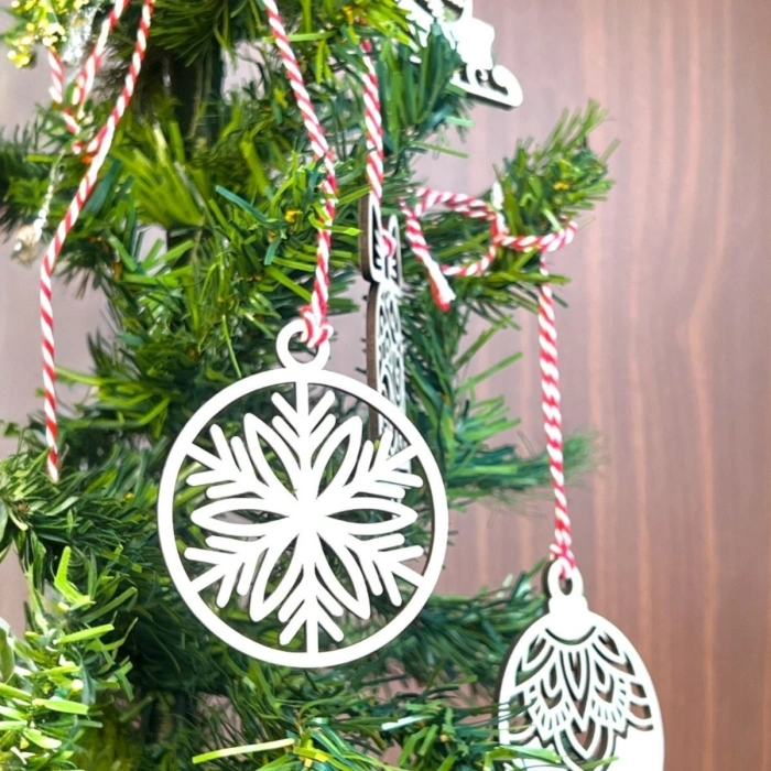 10 Parça Kırmızı Beyaz İpli Karışık Model Ahşap Yılbaşı Ağaç Süsü (4172)