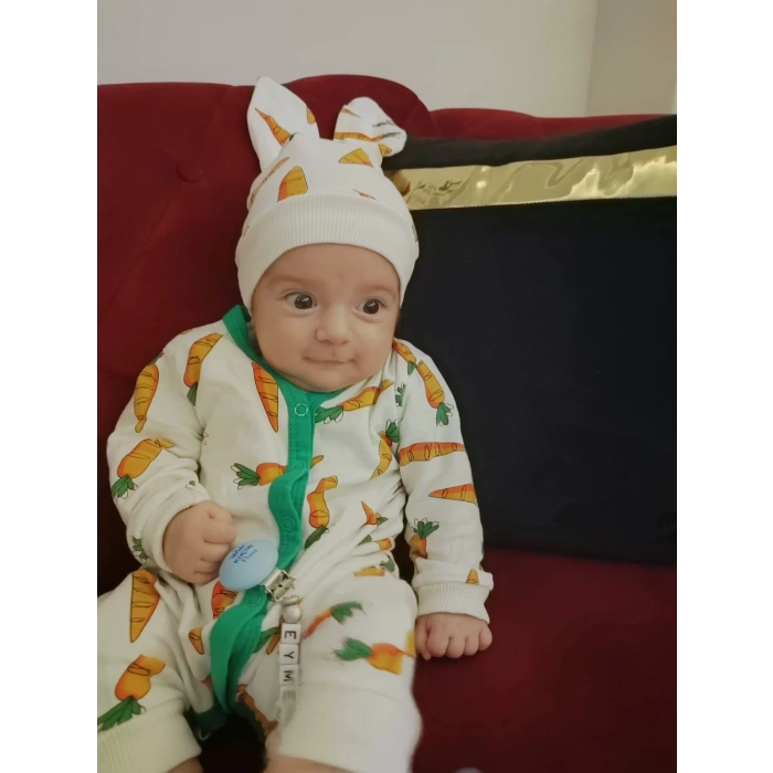 Kulaklı Şapkalı Havuç Baskılı Boydan Çıtçıtlı Uzun Kollu Kız Erkek Bebek Tulumu Beyaz