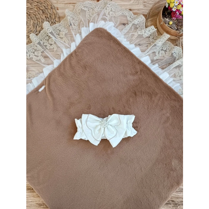 Yenidoğan Wool Yün Kumaş Taç Nakışlı Güpür Duvaklı Fiyonk Prizma Taş Unisex Kundak Bebek Battaniyesi Kahverengi