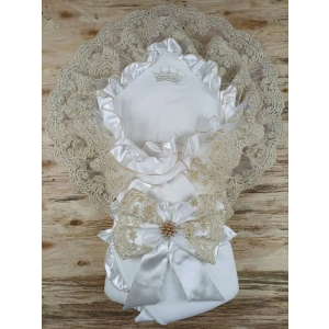 Sahra Taç Nakışlı İnci Ve Dantel Fiyonklu Çift Dantel Duvaklı Trilüks Kundak Bebek Battaniyesi Gold