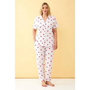 venüsshopping- Kadın Beyaz Kırmızı Kalp Desenli Önden Düğmeli Büyük Beden Pijama Takımı