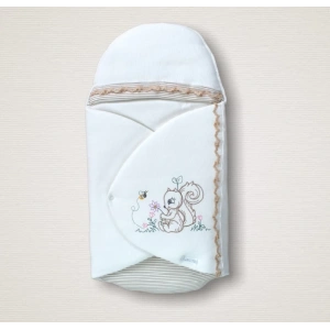 Yenidoğan Minik Sincap Nakışlı Kundak Kız Bebek Battaniyesi Ekru