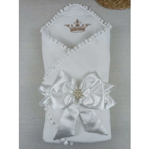 Yenidoğan Sahra Taç Nakışlı Topçik Kenar Lüks Kundak Bebek Battaniyesi Ekru