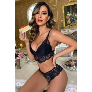 Kadın Siyah Dantel Bralet Ve Slip Külotlu İç Çamaşır Takımı
