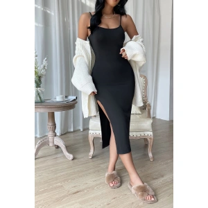 Kadın Siyah Yırtmaçlı Diz Altı Vücüdu Saran Gecelik