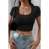 Kadın Siyah Yarım Kol Düz Yaka Crop Top Bluz