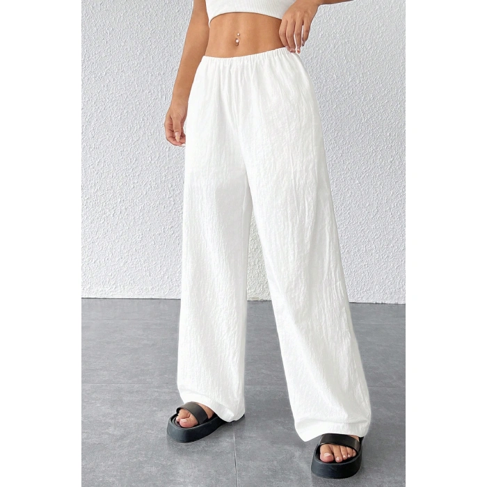 Kadın Beyaz Bol Kesim Cepli Geniş Paça Dökümlü Pantolon