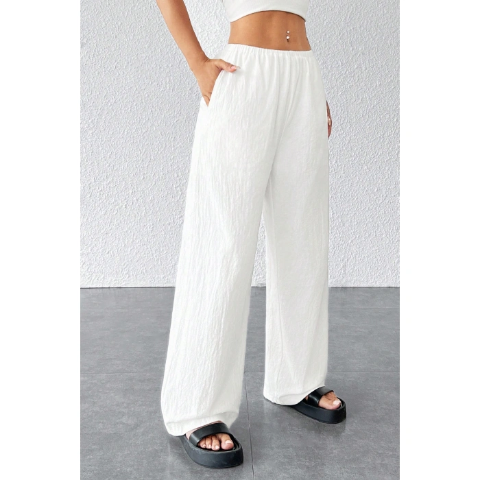 Kadın Beyaz Bol Kesim Cepli Geniş Paça Dökümlü Pantolon